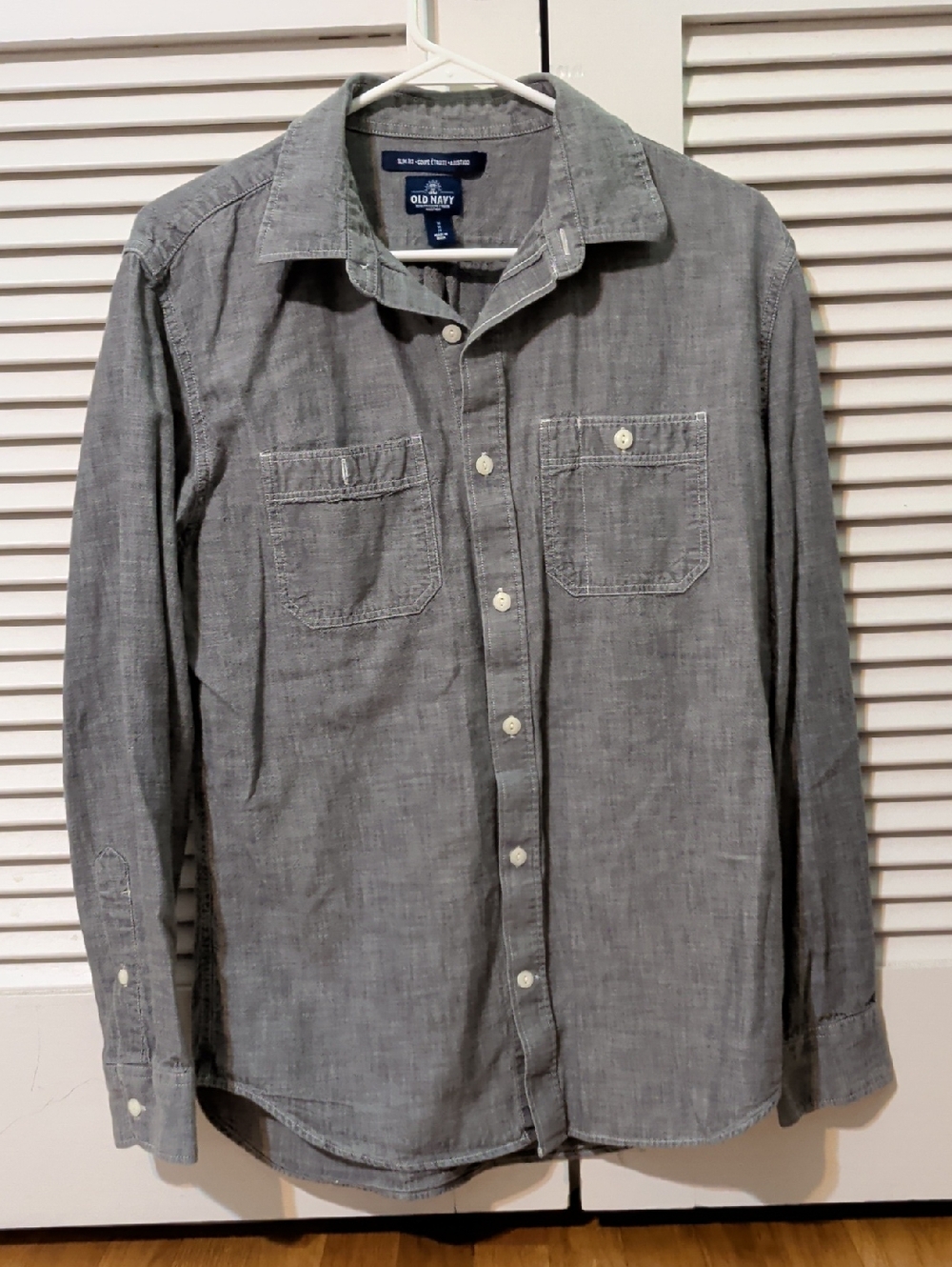 Old Navy Men’s Gray Casual Button-Down Shirt with Chest Pockets